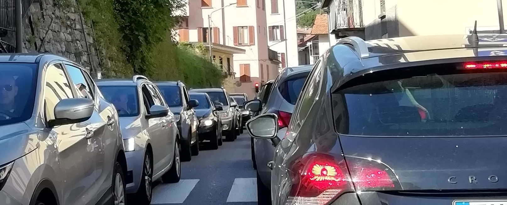 Statale Regina, limitazioni per bus turistici e mezzi pesanti. L’ipotesi: provvedimenti in vigore dal 18 maggio