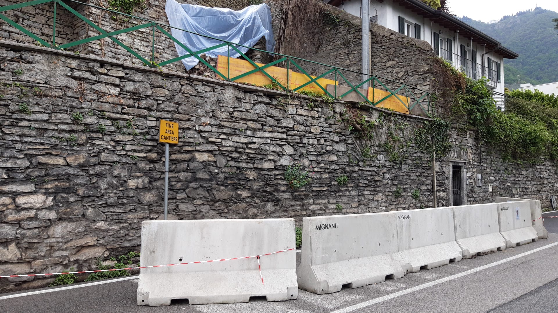 Smottamento a Blevio, senso unico alternato sulla Lariana