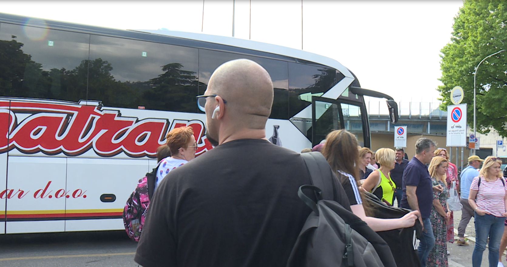 Sosta selvaggia a Como. L’area stadio assediata dai bus turistici