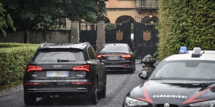 Presenti anche i familiari e alcuni tra gli amici più stretti.