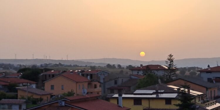 Cielo fosco e lattiginoso