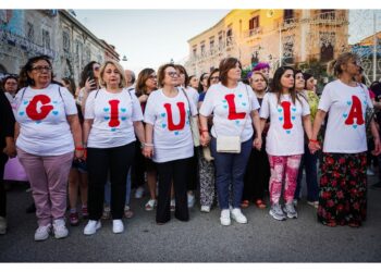 'Strappati all'amore dei propri cari'. Esequie in forma privata