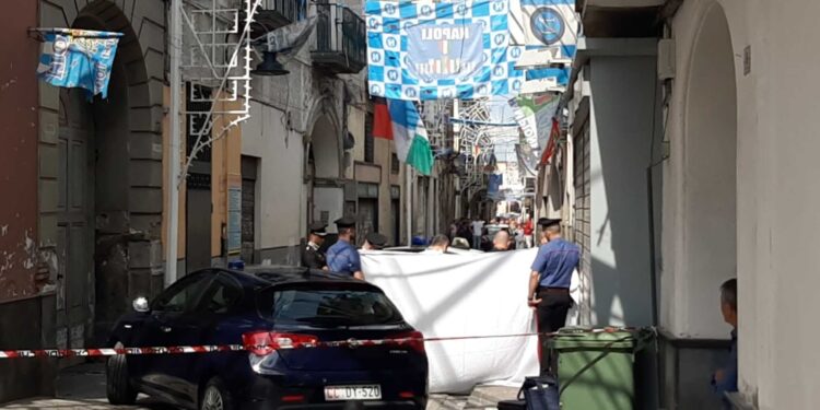 L'uomo 29enne trovato in strada