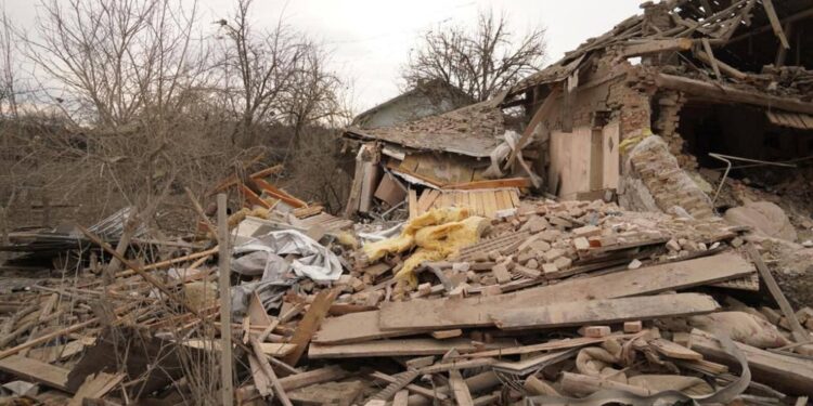 Postate immagini di case rurali distrutte