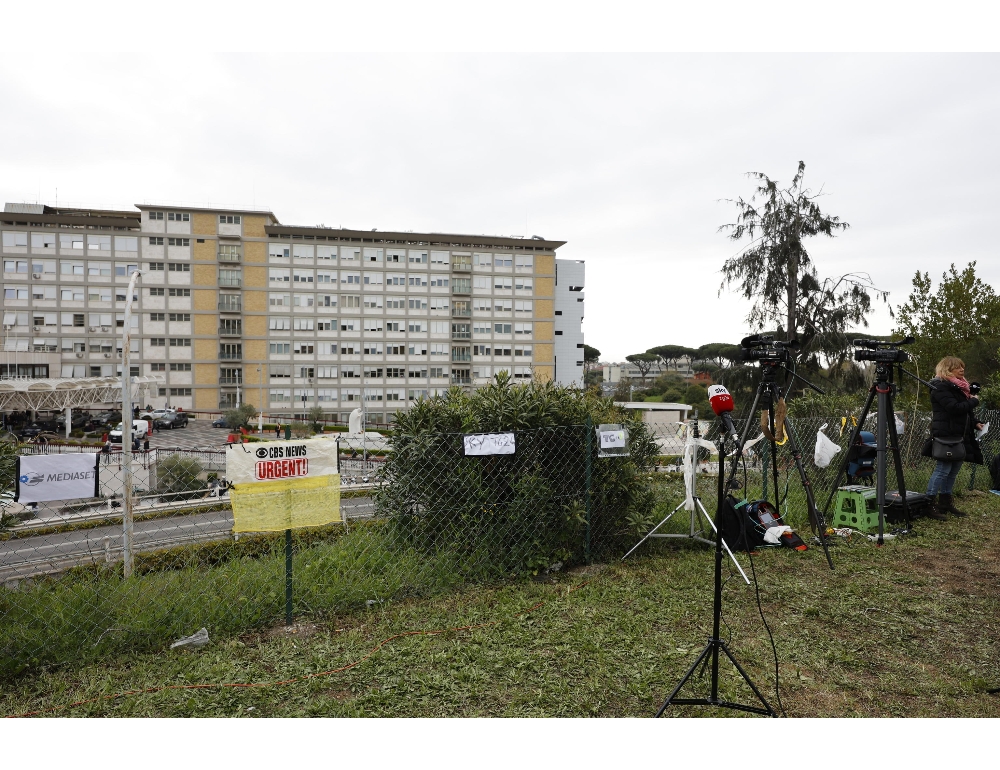 Papa Francesco al Gemelli per controlli