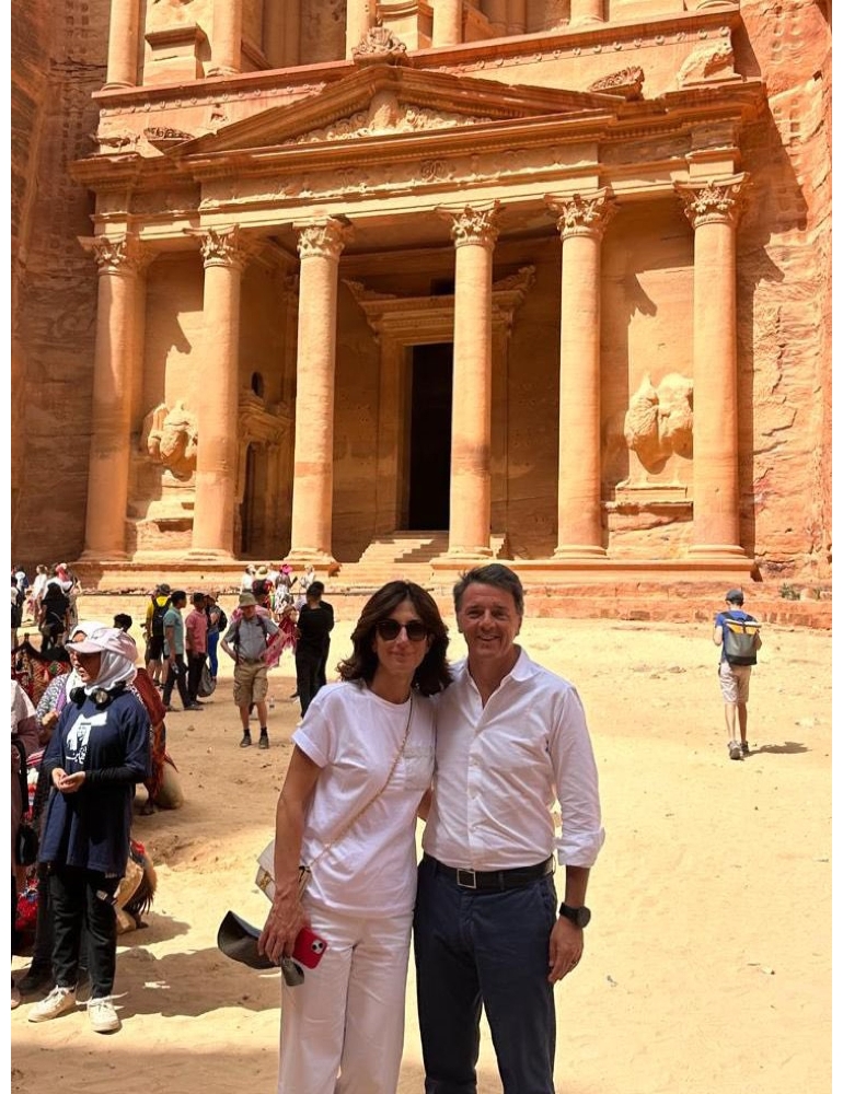 Renzi, in Giordania con Agnese su invito e pagandoci le spese