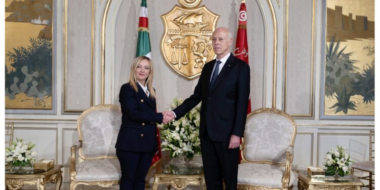 Così il presidente tunisino ha accolto la premier all'incontro