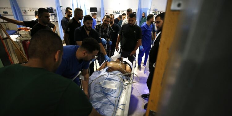 Almeno 60 i feriti. Appello di Abu Mazen: 'Fermate la follia'