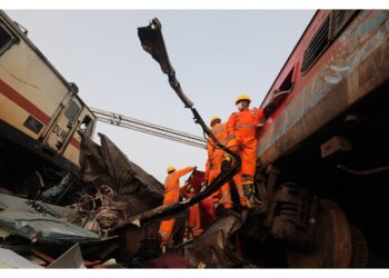 Vigili del fuoco confermano anche centinaia di feriti