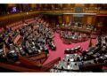 M5s resta in silenzio. In tribuna anche Gianni Letta