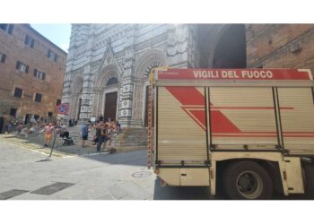 La cattedrale evacuata e chiuse a traffico alcune vie del centro