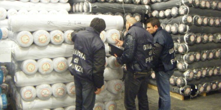 Merce sequestrato nel corso di indagini della Gdf a Prato