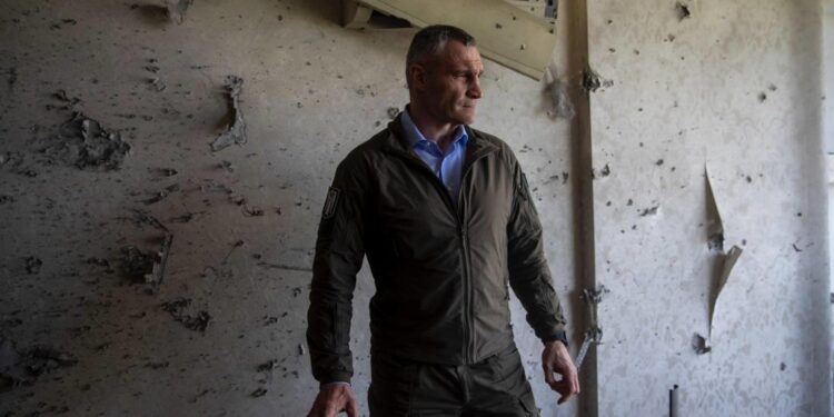 Il sindaco Klitschko: in arrivo ondate di attacchi di droni