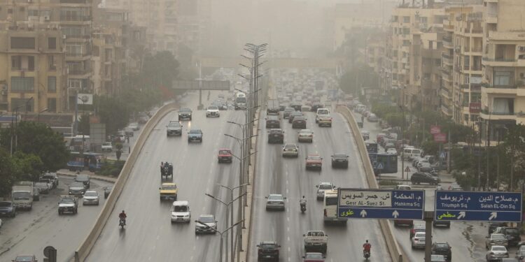 A Il Cairo crolla un cartellone causando un morto e 5 feriti