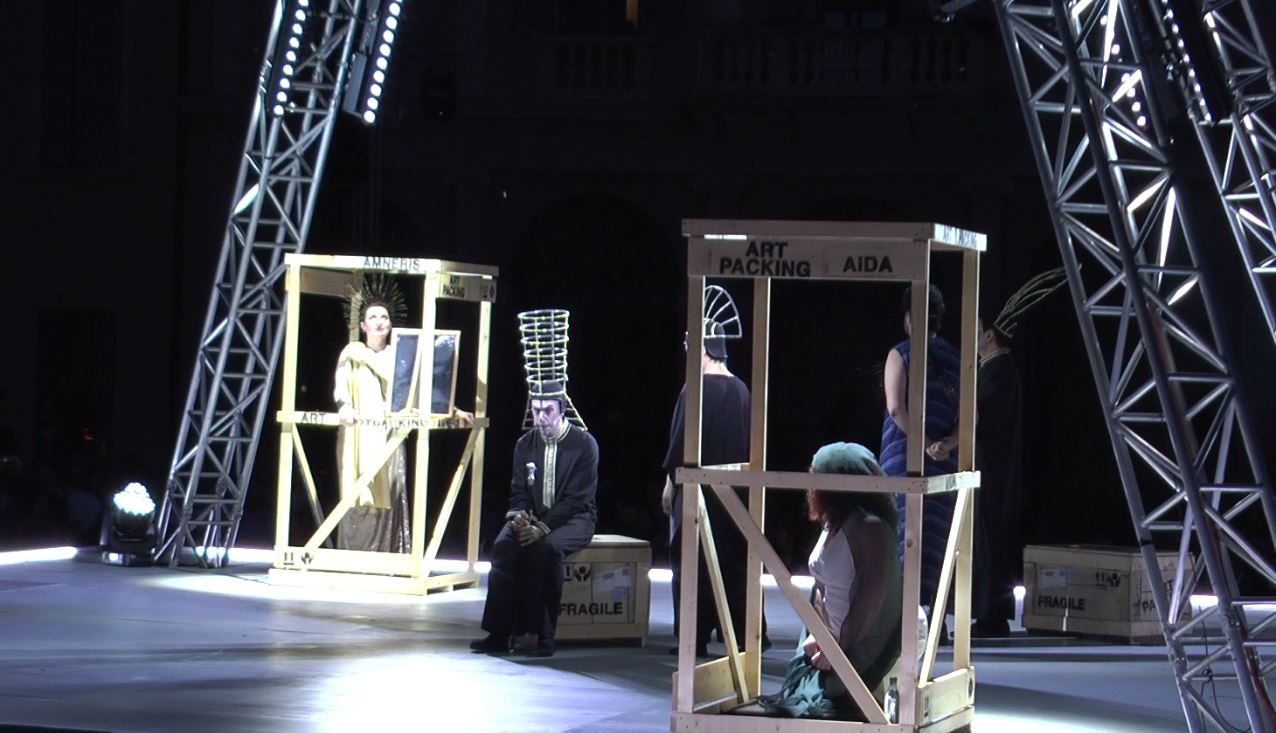 Una prima condizionata dalla pioggia. L’Aida debutta nel Teatro Sociale di Como