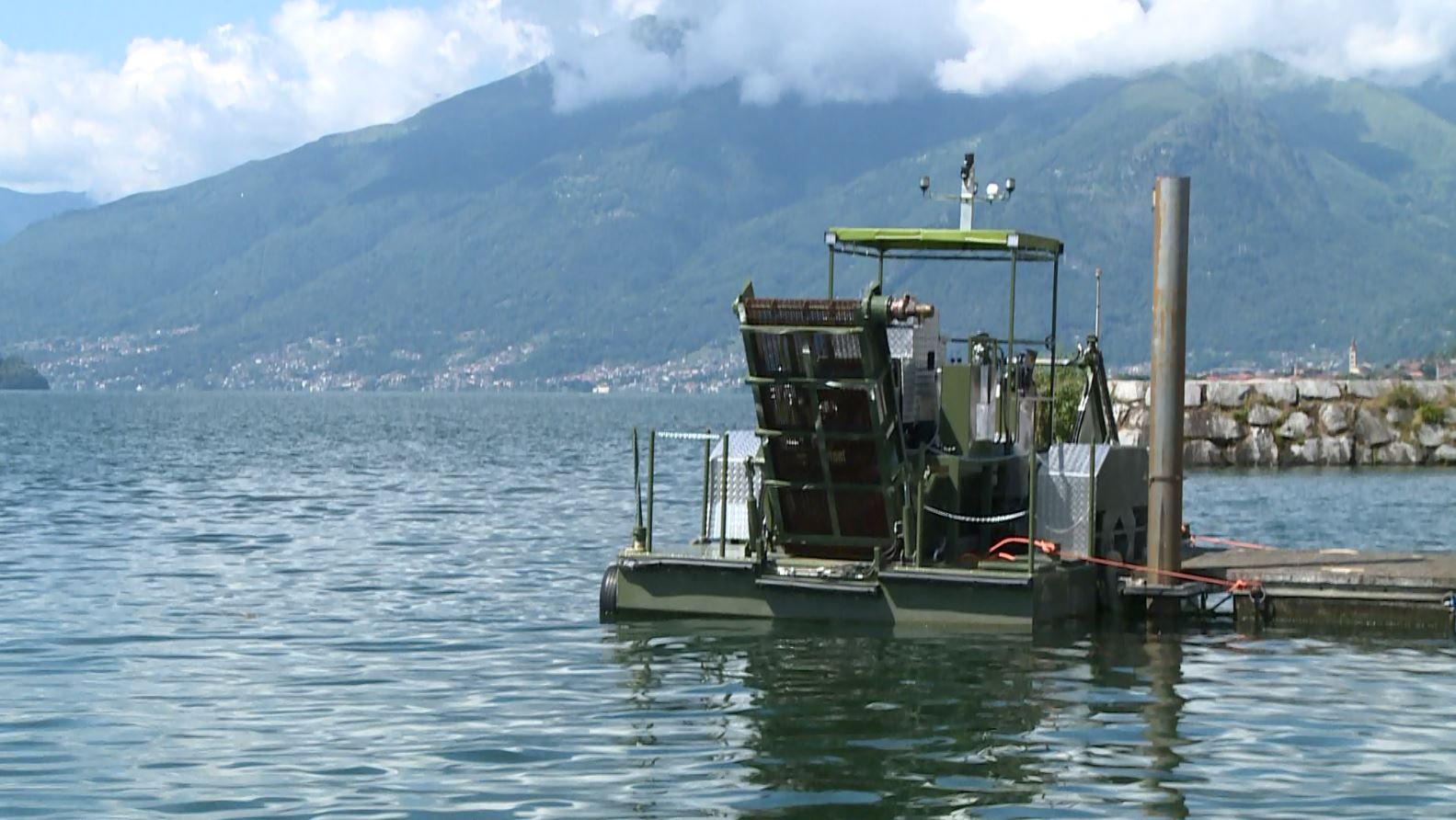 Gera Lario, due nuovi battelli spazzino per la pulizia del Lago