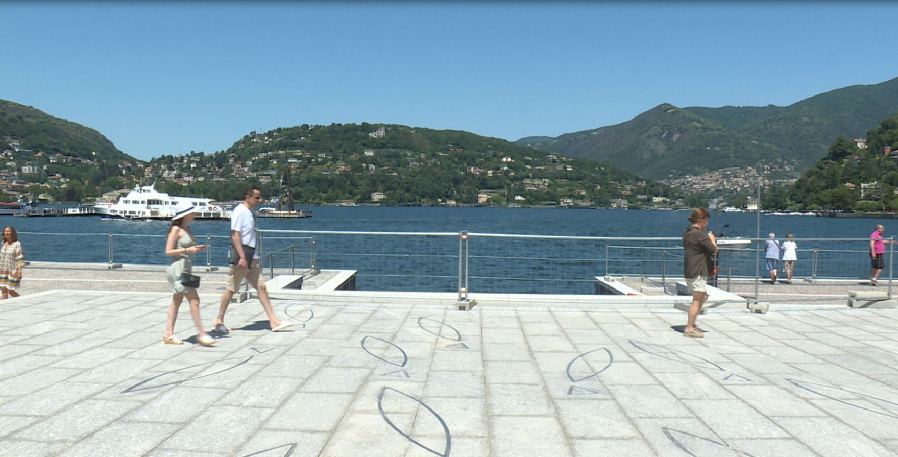 Lungolago di Como, completati gli inserti alla darsena. Nuove piante e fiori dalla prossima settimana