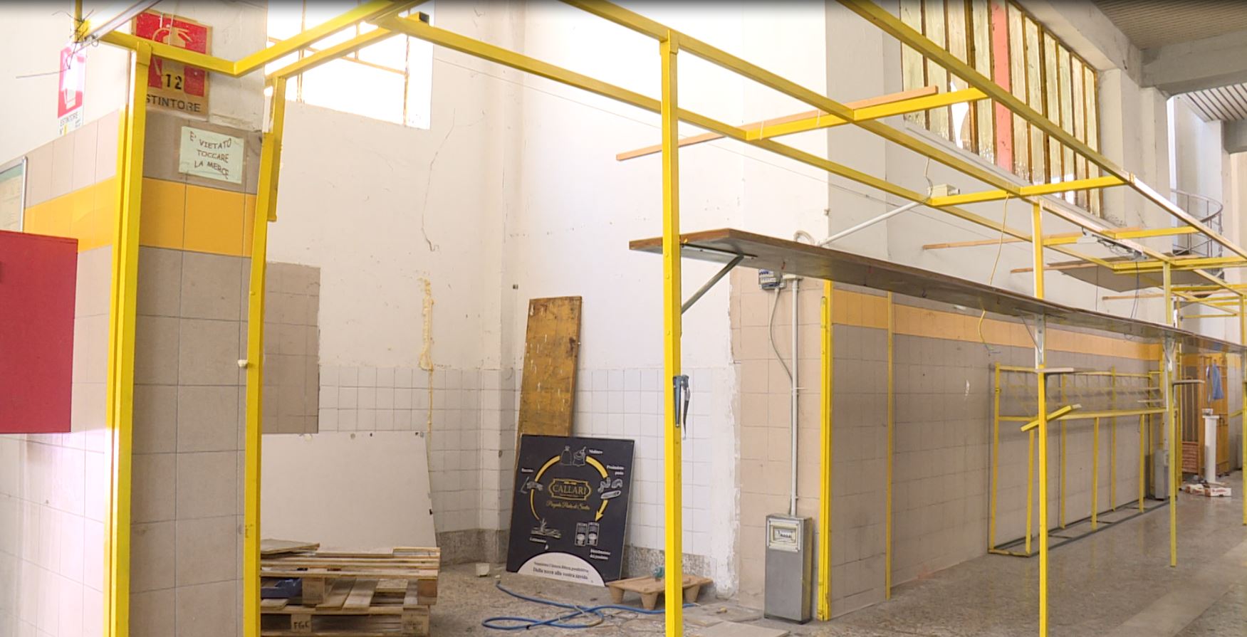 Mercato coperto di Como, sono iniziati gli interventi di pulizia