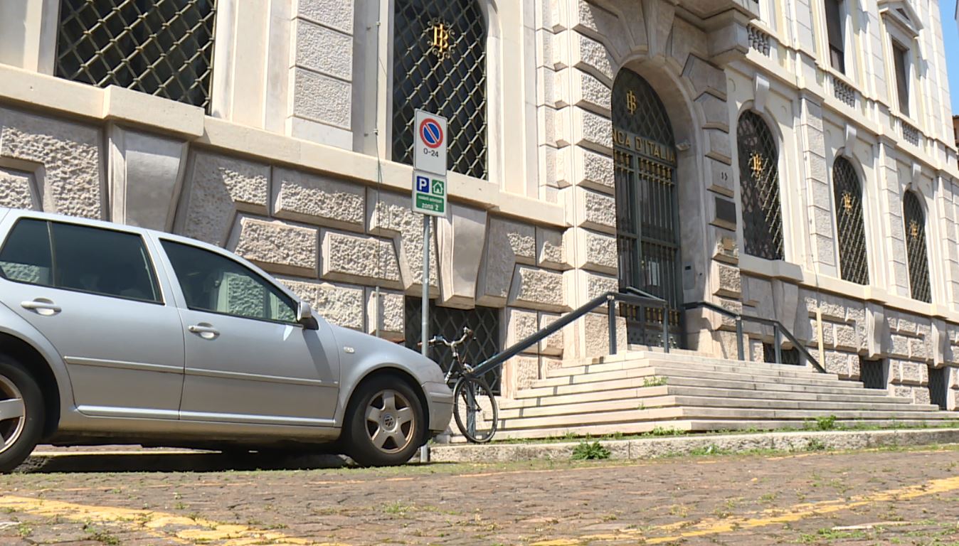 Piazza Perretta, via le auto arrivano i campi da pickleball