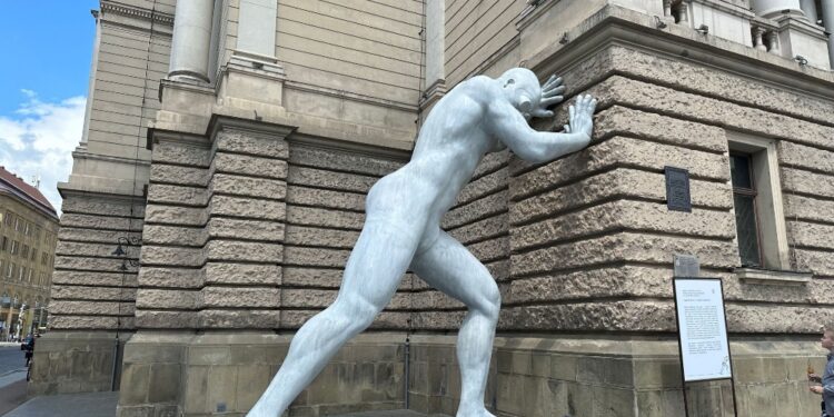 L'opera di Emanuele Giannelli 'a sostegno del popolo ucraino'