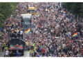 Al Christopher Street Day. La bandiera Lgbtq sulla Cancelleria