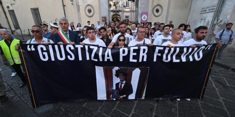 In testa al corteo i genitori chiedono 'la verità'