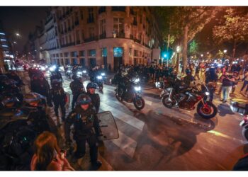 A Parigi il numero degli arrestati è salito a 80