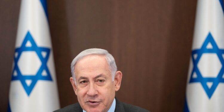 Il premier israeliano si sottoporrà all'intervento stanotte