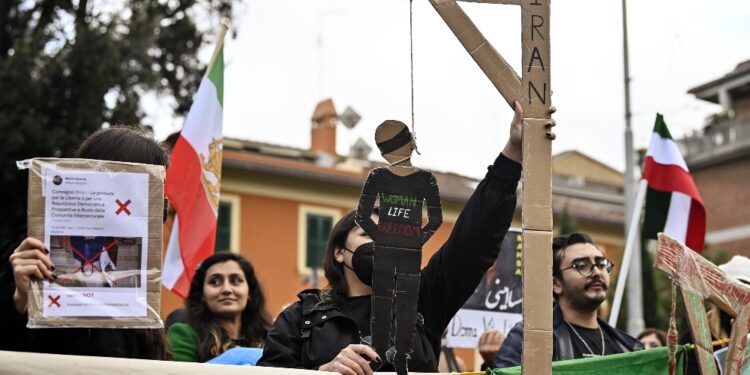 Iran Human Rights: 'Sei le donne impiccate'