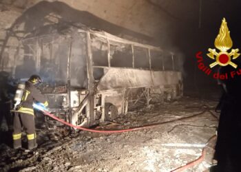 Incendio bus galleria Genova