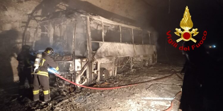 Incendio bus galleria Genova