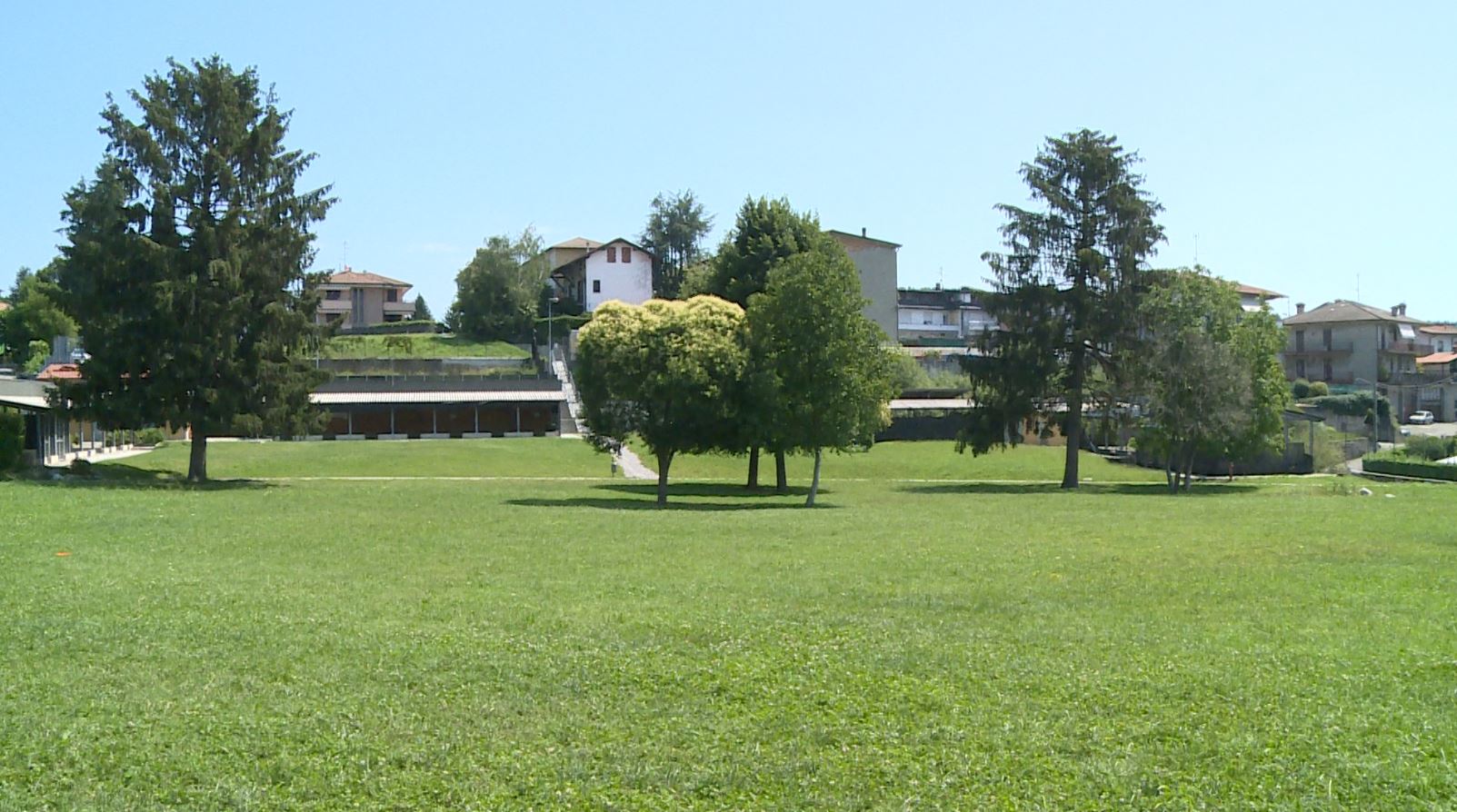 Parco di Capiago Intimiano, polemica sull’orario di chiusura. Il sindaco: “Valutiamo di allungare l’apertura nel periodo estivo”