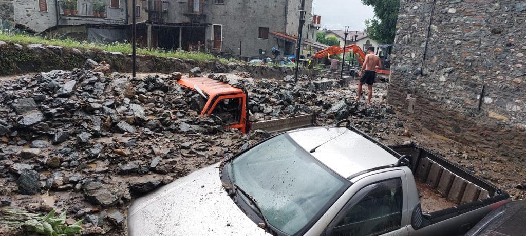 Maltempo a Dongo: il fango travolge case e strade. Quattro persone evacuate