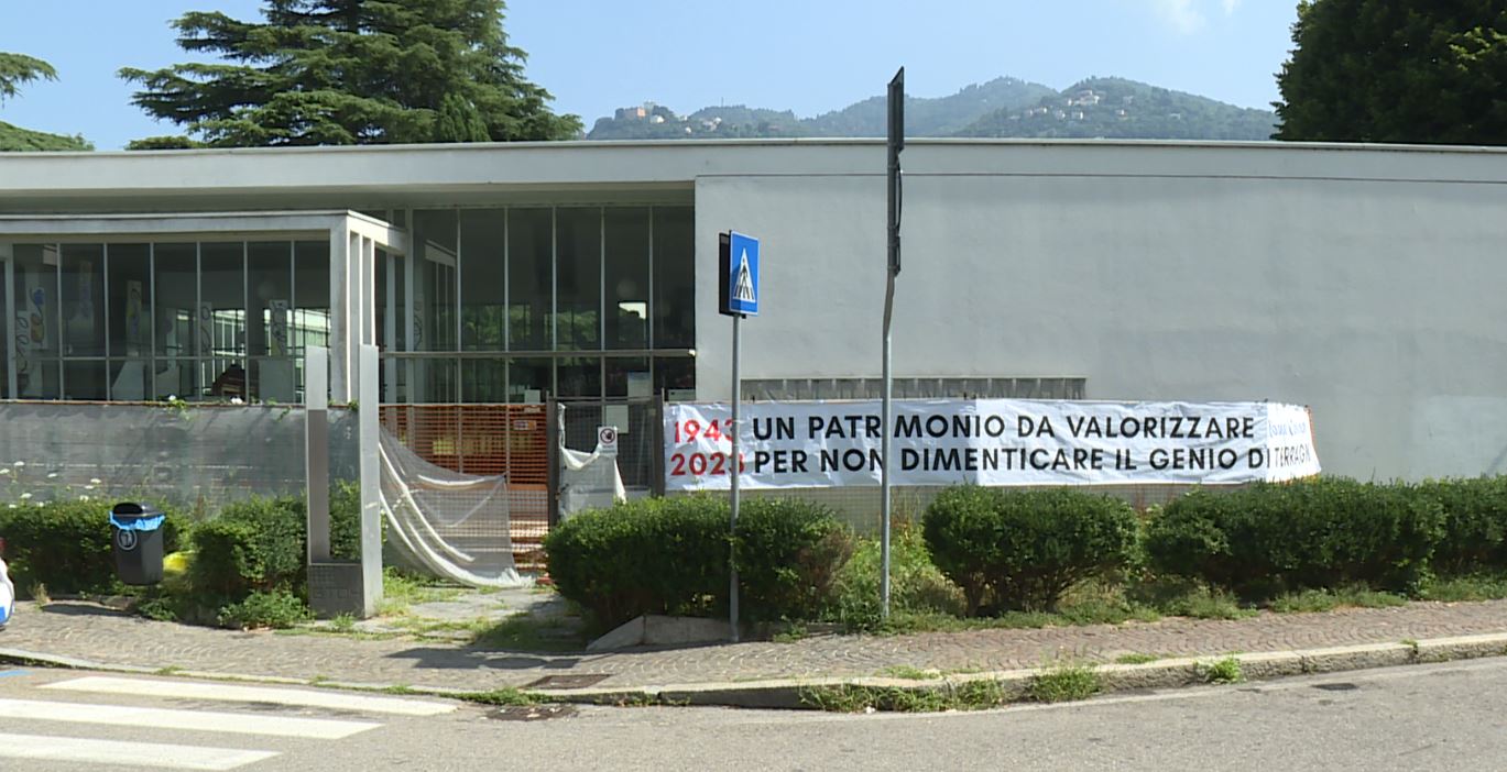 Asilo Sant’Elia, striscione a 80 anni dalla morte di Terragni: “Patrimonio da valorizzare”
