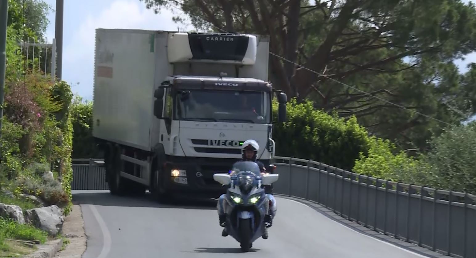 Statale Regina, in vigore l’ordinanza anti traffico. Prime multe