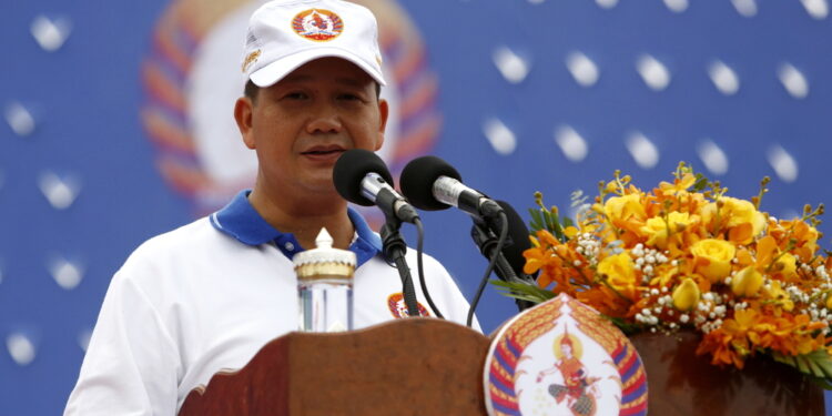 Succede al padre Hun Sen