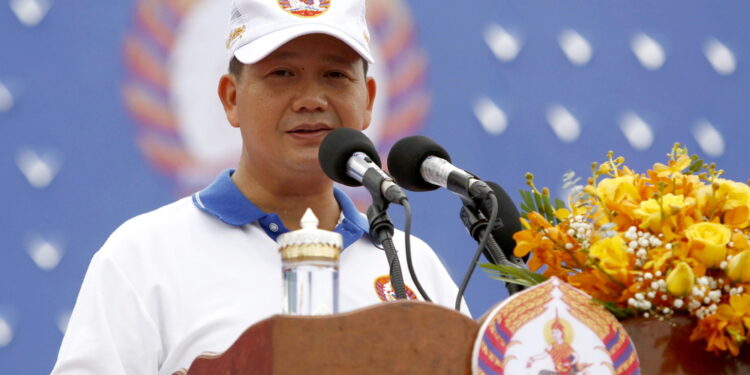 Succede al padre Hun Sen che ha governato per 38 anni