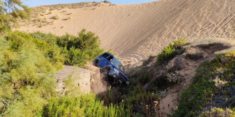 Auto è finita in un fosso a Torre dei Corsari