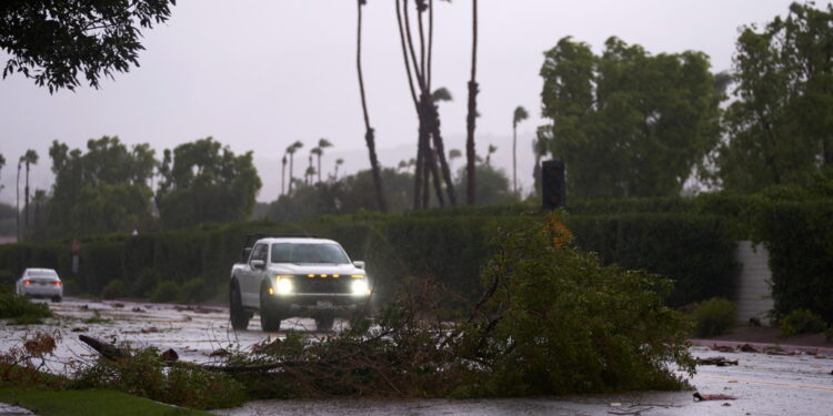 Mentre imperversa la tempesta tropicale