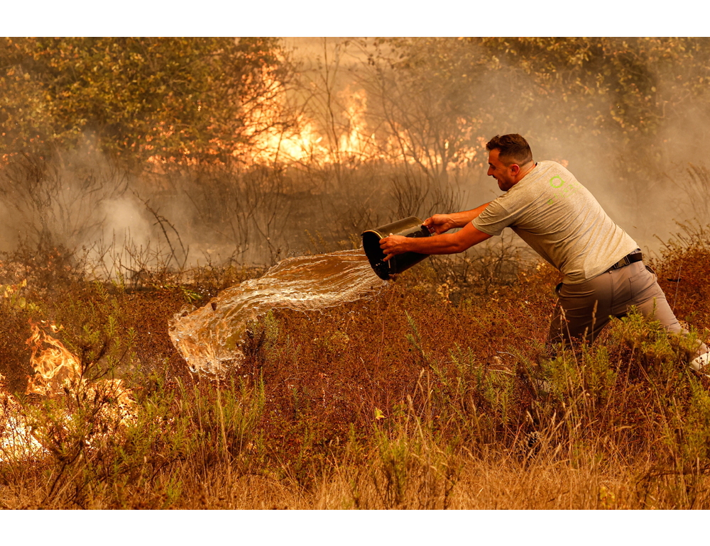 In Portogallo 14 incendi attivi,1400 persone evacuate in Algarve