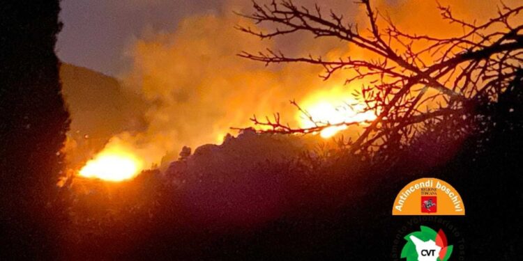 Oltre ad alcune case per rogo boschivo a San Felo