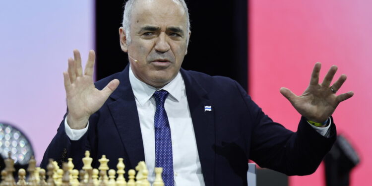 Ex campione di scacchi: 'La Russia è uno Stato mafioso'