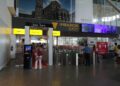 Discussione tra passeggera e hostess sul 'Volotea' per Fiumicino
