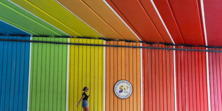 Governo contro i simboli Lgbtq accusati di 'nuocere alla morale'