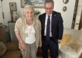 Ambasciatore Llewellyn la ringrazia per servizio come agente Gb