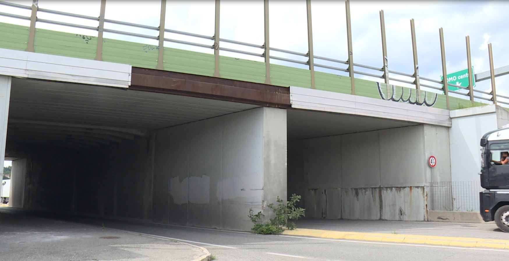 Sostituzione delle barriere antirumore. Chiuso di notte il sottopasso autostradale dell’A9