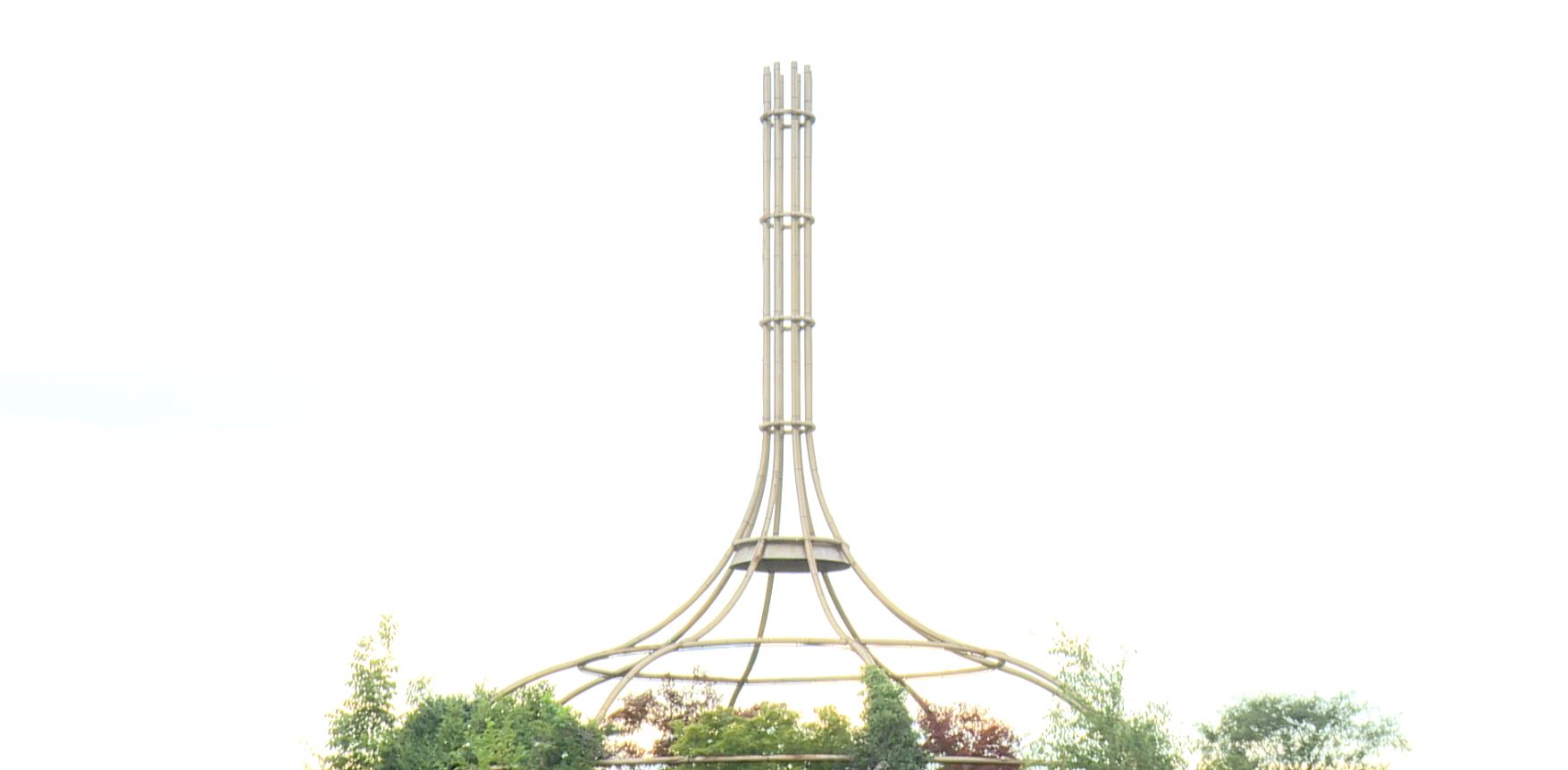 Stranezze di Como: un alambicco all’ingresso della città del lago più famoso al mondo