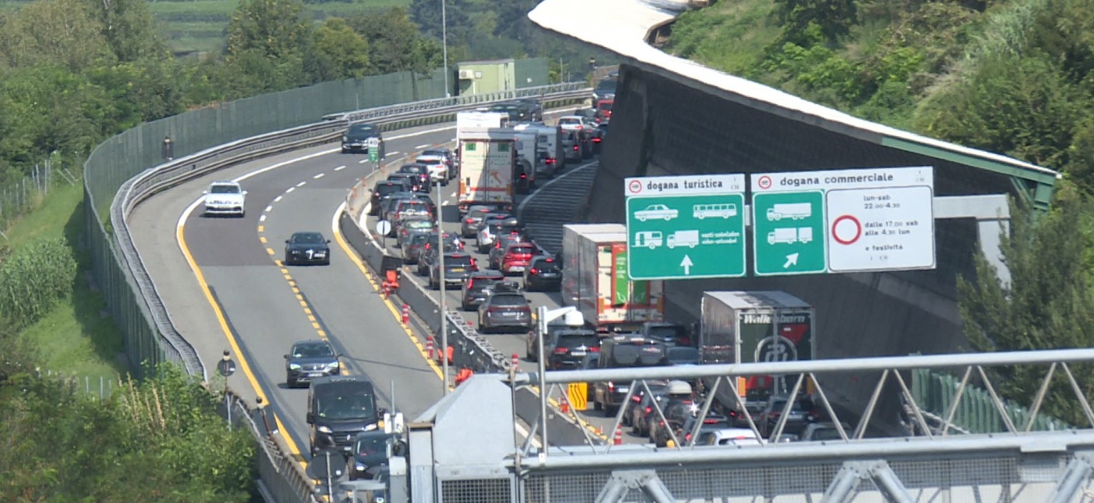Sabato da bollino nero, traffico intenso in A9 e sulle strade lariane