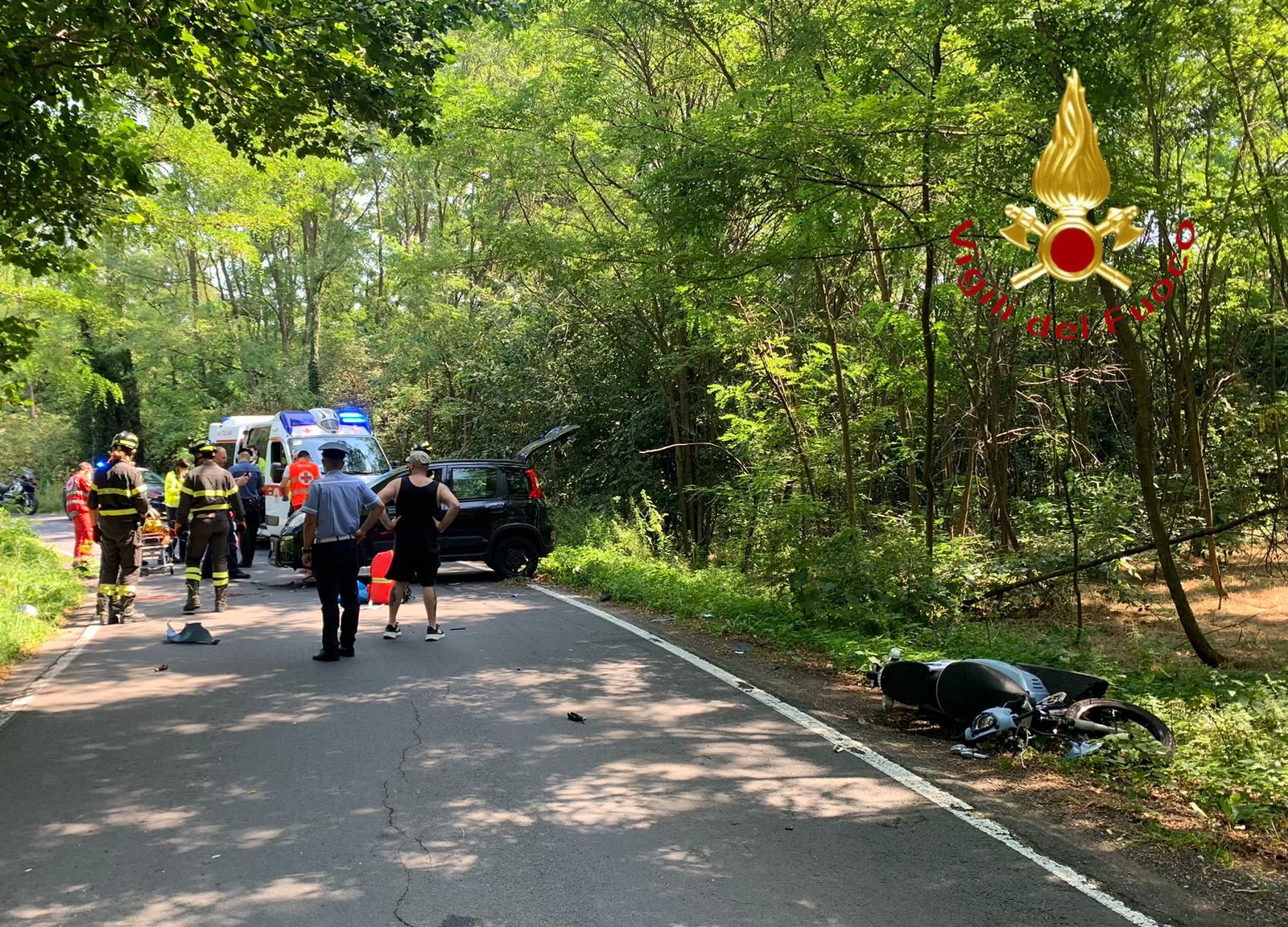 Incidente a Cadorago, scontro tra auto e moto. Muore centauro di 42 anni