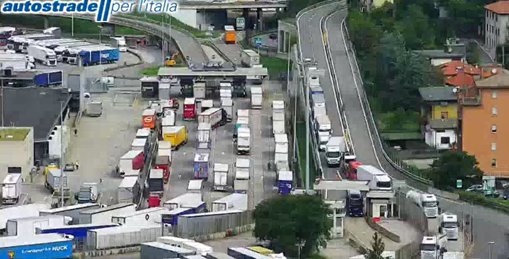 Festa in Svizzera e riapertura della dogana commerciale: tir incolonnati e rallentamenti sull’autostrada A9